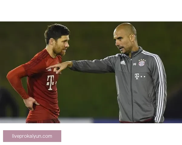 瓜迪奥拉与哈维的战术风格对比及其在俱乐部历史中的影响 瓜迪奥拉与哈维的战术风格对比及其在俱乐部历史中的影响